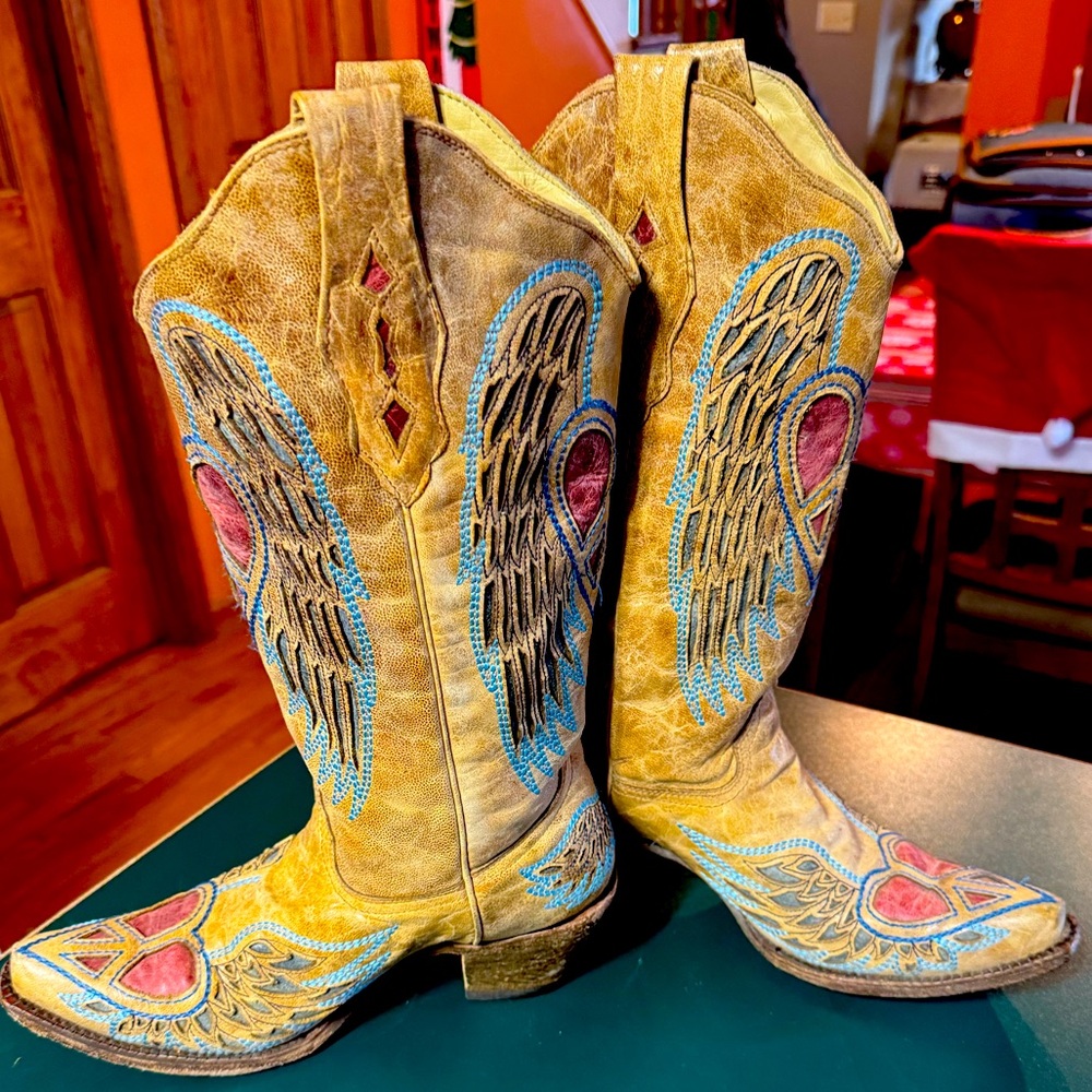 Corral boots peace heart with wings size 10